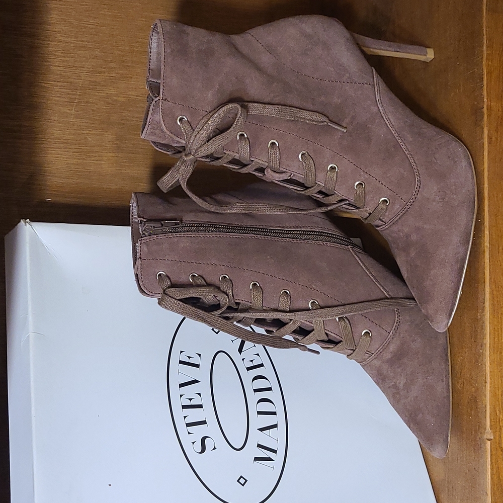 Steve Madden Jinx Lace Up Booties 7.5